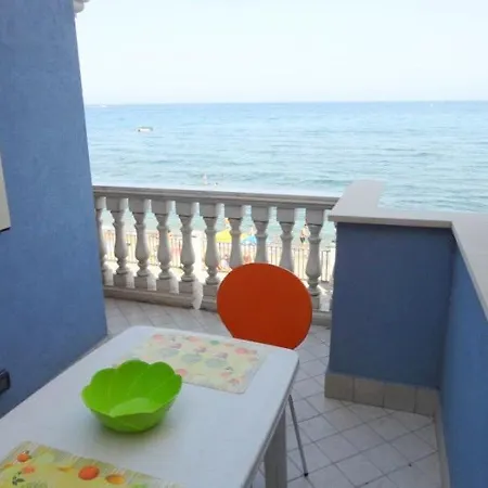 Sul Mare Primo Piano Con Terrazza *