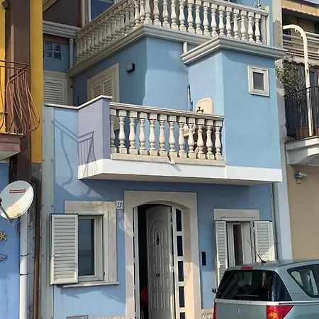 Sul Mare Primo Piano Con Terrazza