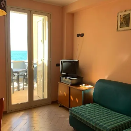 Sul Mare Primo Piano Con Terrazza Giardini Naxos